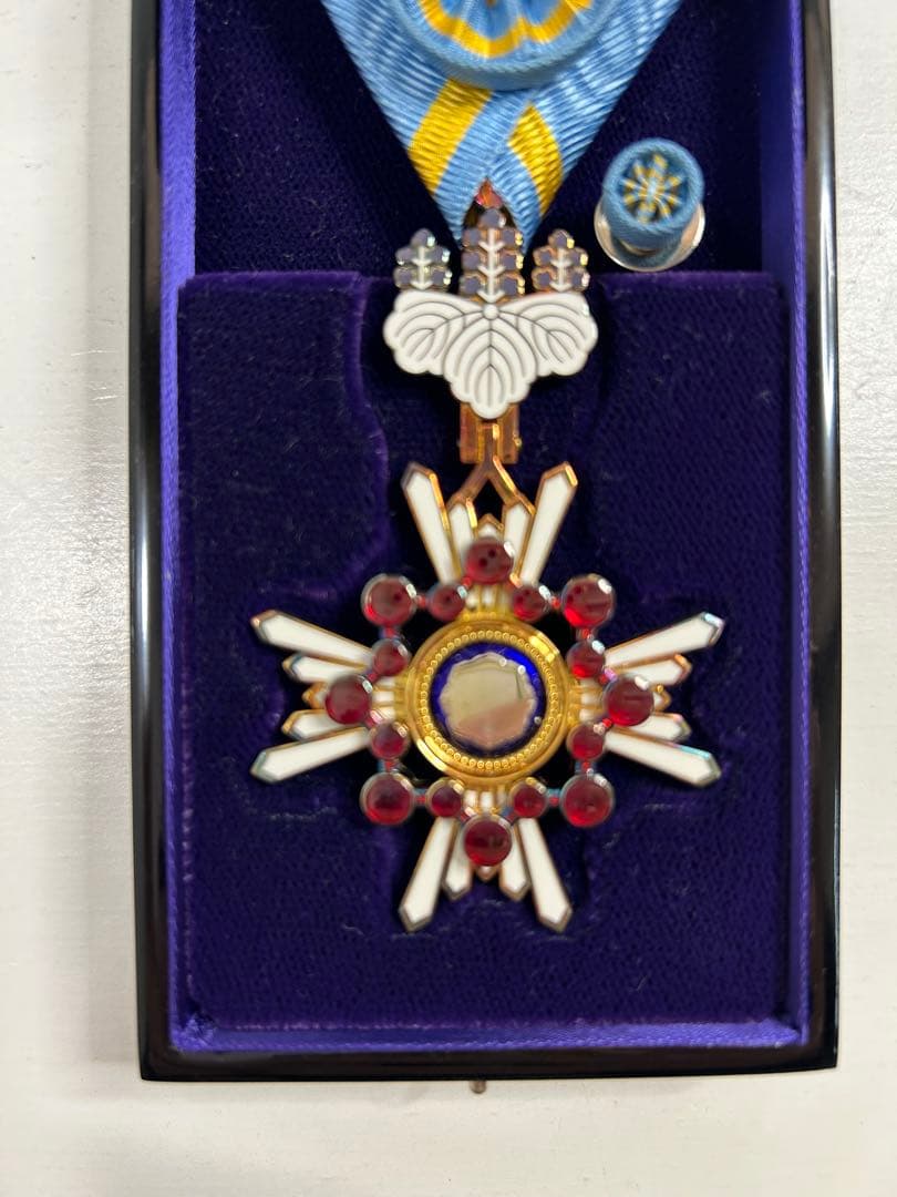 星型メダル 青と黄色のリボン付き 箱付き　A09