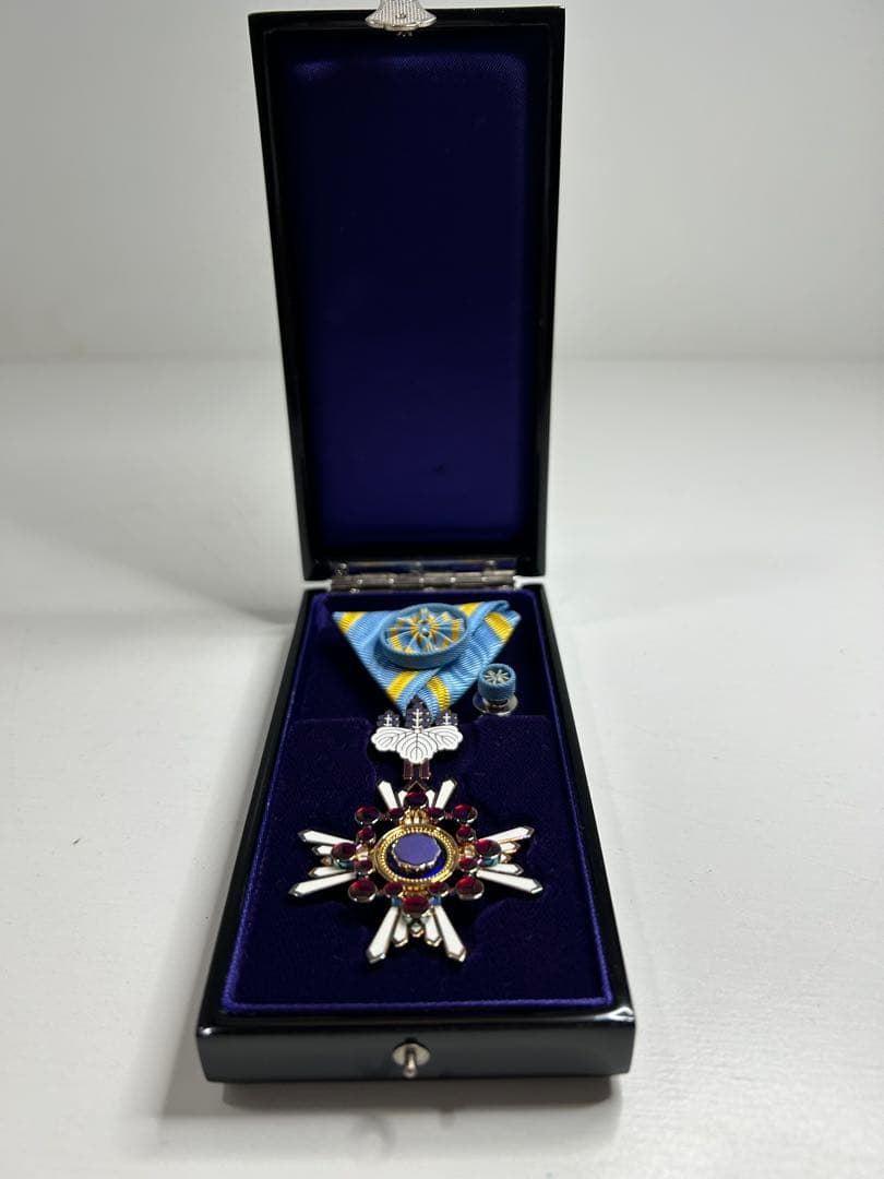 星型メダル 青と黄色のリボン付き 箱付き　A09