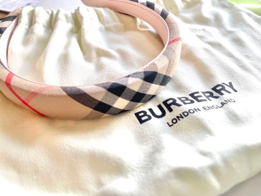 新品　未使用　バーバリー　カチューシャ　タグ付き　袋付き　ヘアバンド