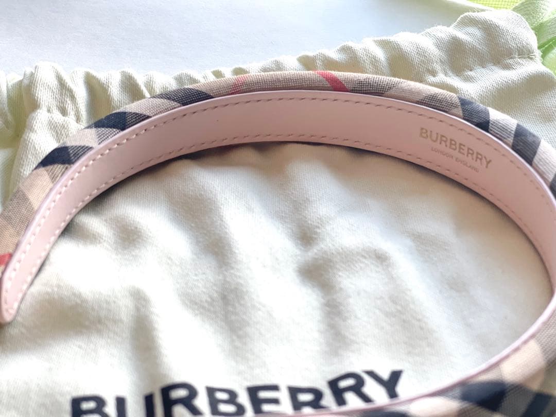 新品　未使用　バーバリー　カチューシャ　タグ付き　袋付き　ヘアバンド