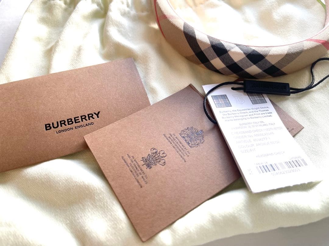 新品　未使用　バーバリー　カチューシャ　タグ付き　袋付き　ヘアバンド