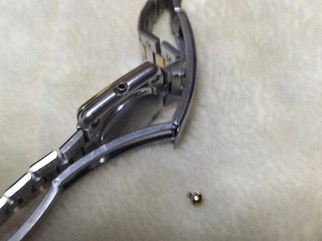 (ジャンク品)クォーツ腕時計 ゴールドシルバー コンビネーション