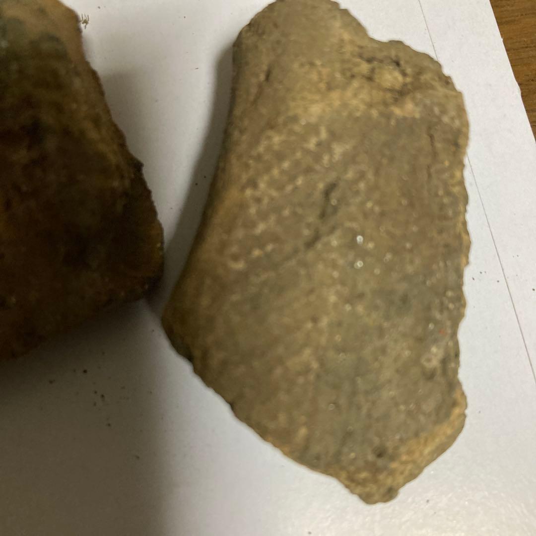 縄文時代の石皿、石斧、土器破片