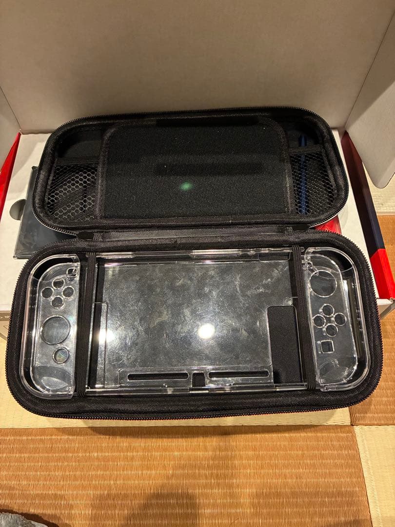 【美品・2022年製】Nintendo Switch本体　ケース付属