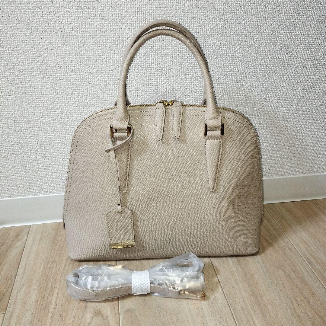 ベージュ　ハンドバッグ　トートバッグ　23区　フォーマルバッグ　ブガッティ型