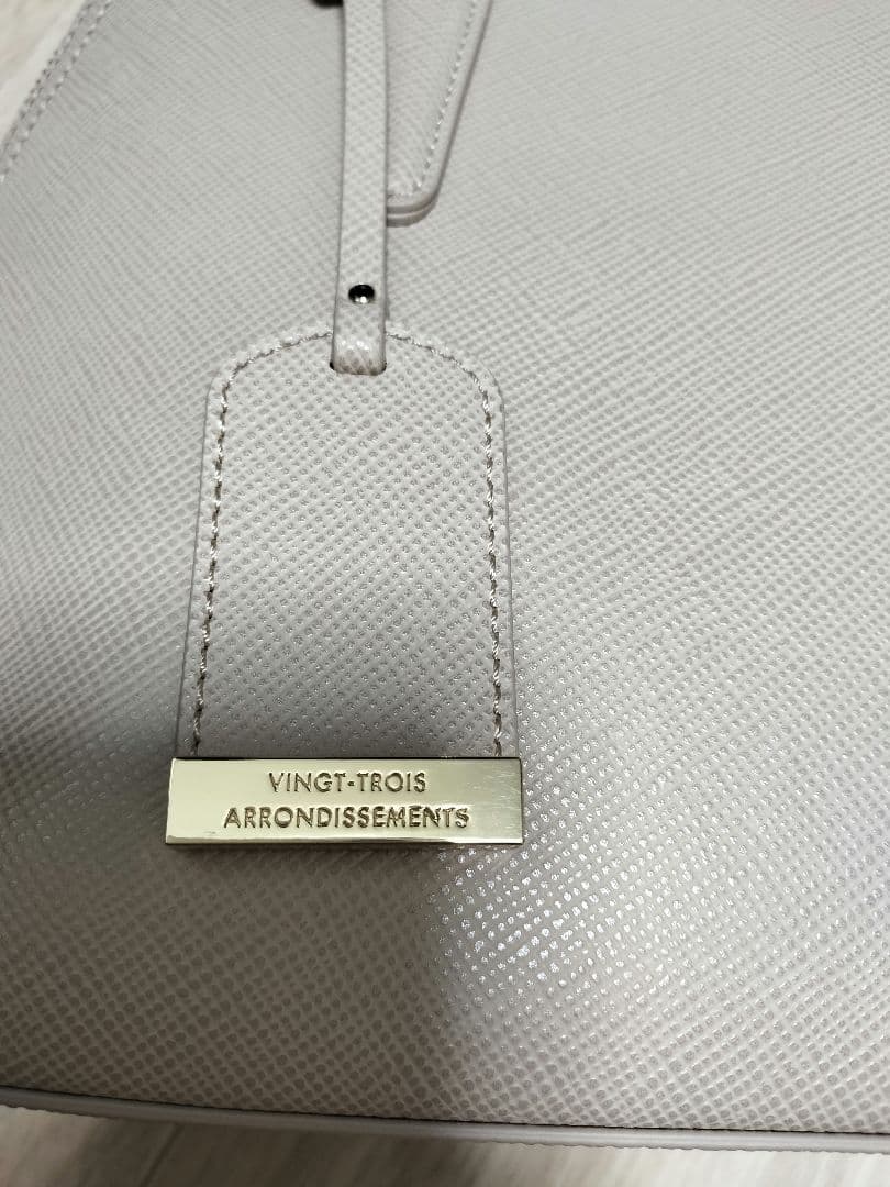 ベージュ　ハンドバッグ　トートバッグ　23区　フォーマルバッグ　ブガッティ型