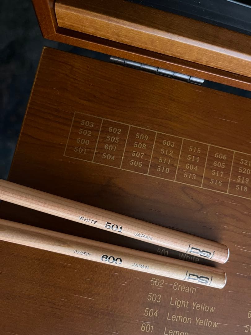 ★SALE12/16まで★(未使用)色鉛筆セット 100色 木製ケース