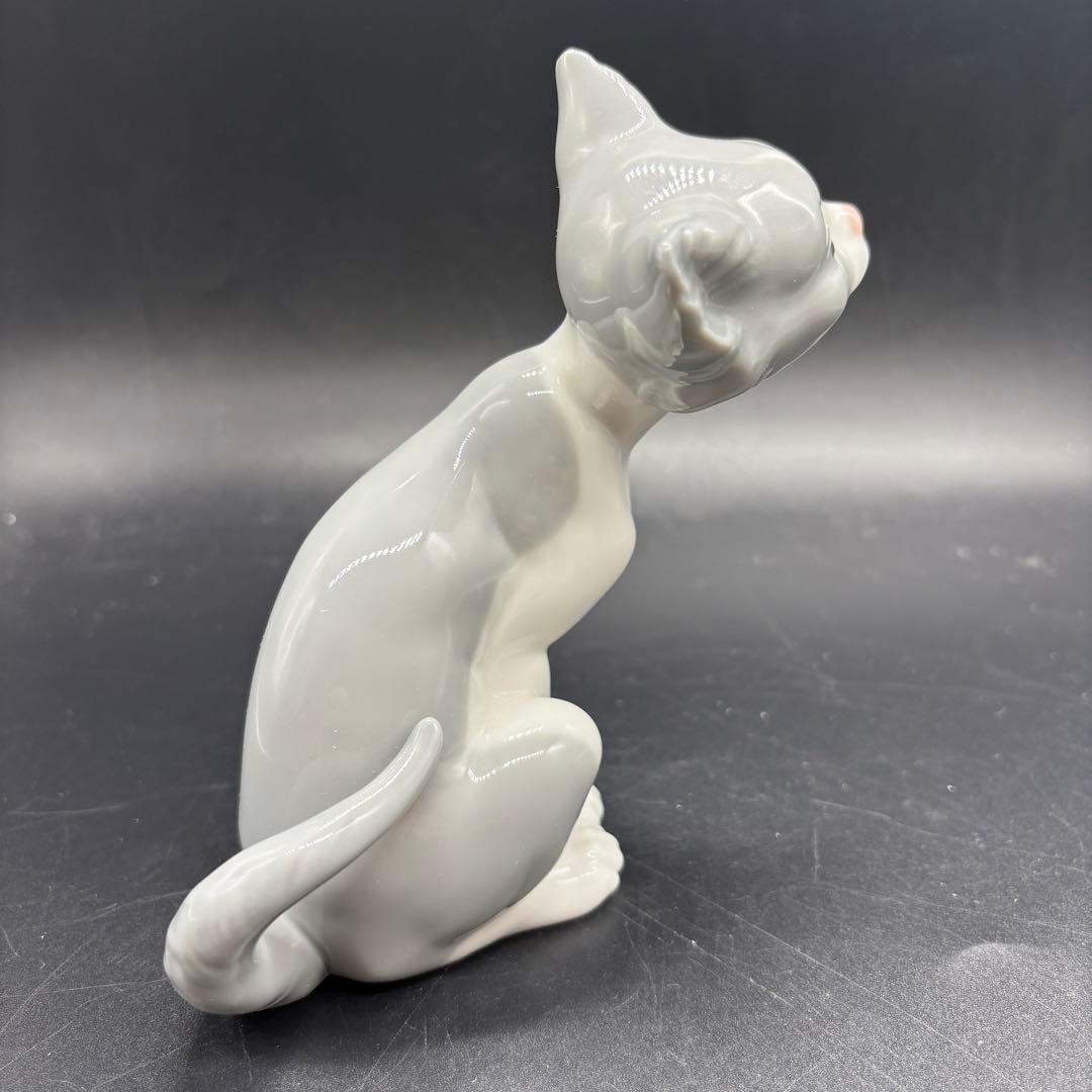 箱付きリヤドロ フィギュリン 置物　ネコ　ごはんをちょうだい　①　no.172