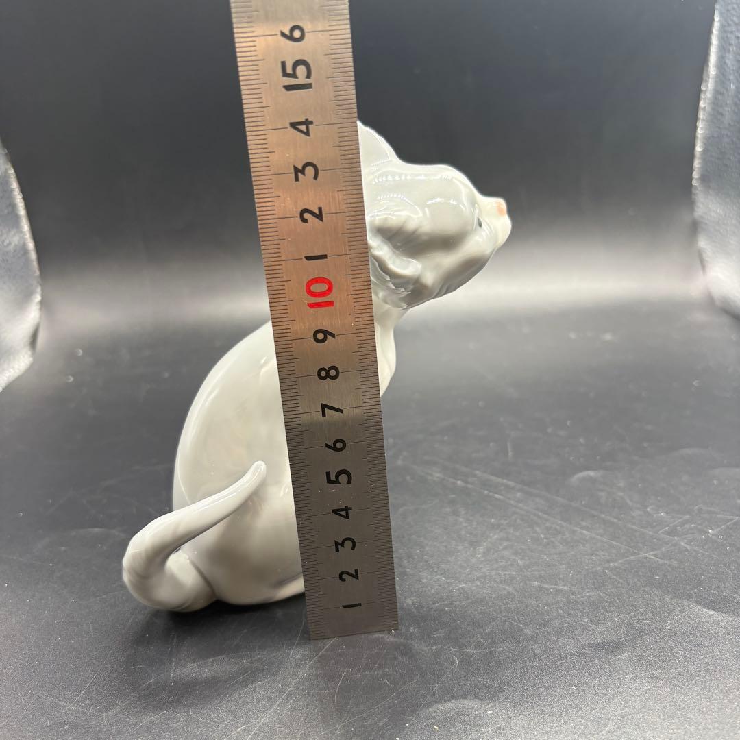 箱付きリヤドロ フィギュリン 置物　ネコ　ごはんをちょうだい　①　no.172