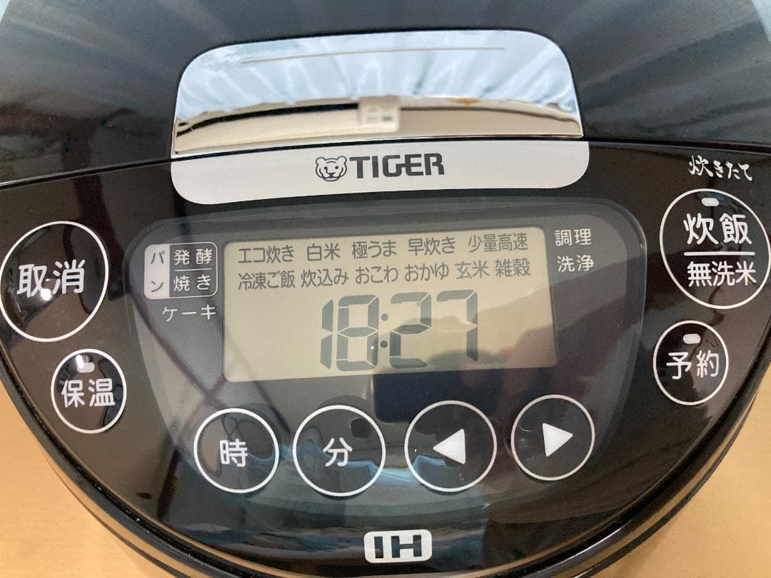 ★美品★２2年製 TIGER JPW-H100 炊きたてIH炊飯器 5.5合炊き