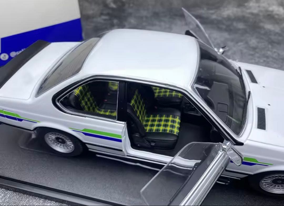 ALPINA B7 TURBO (E12) シルバー1\18スケールモデル