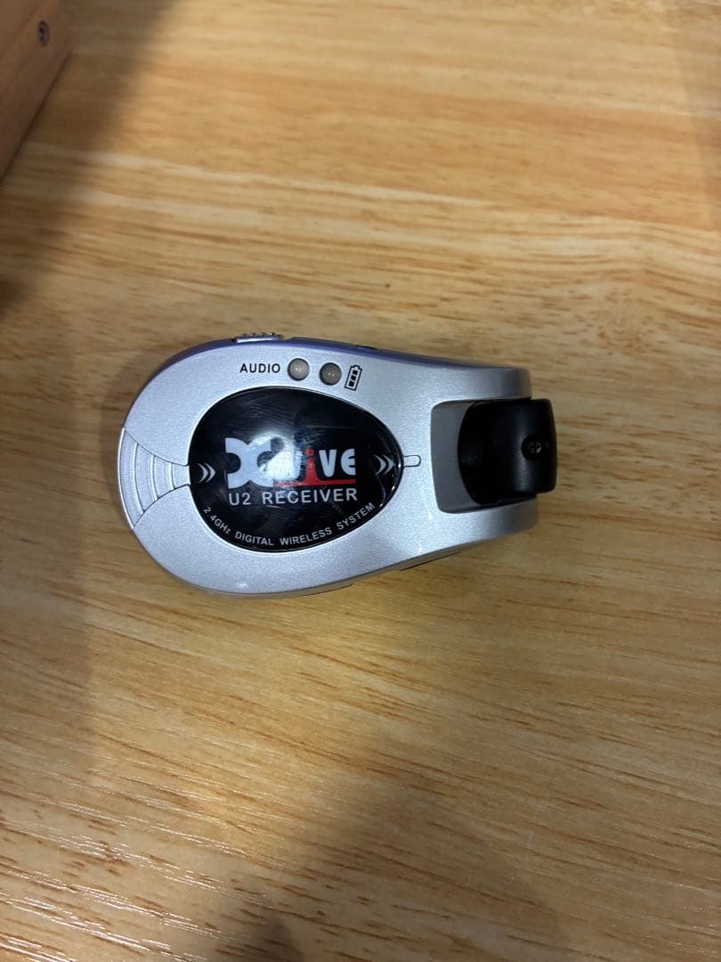 Xvive XV-U2 ギターワイヤレスシステム 色シルバー