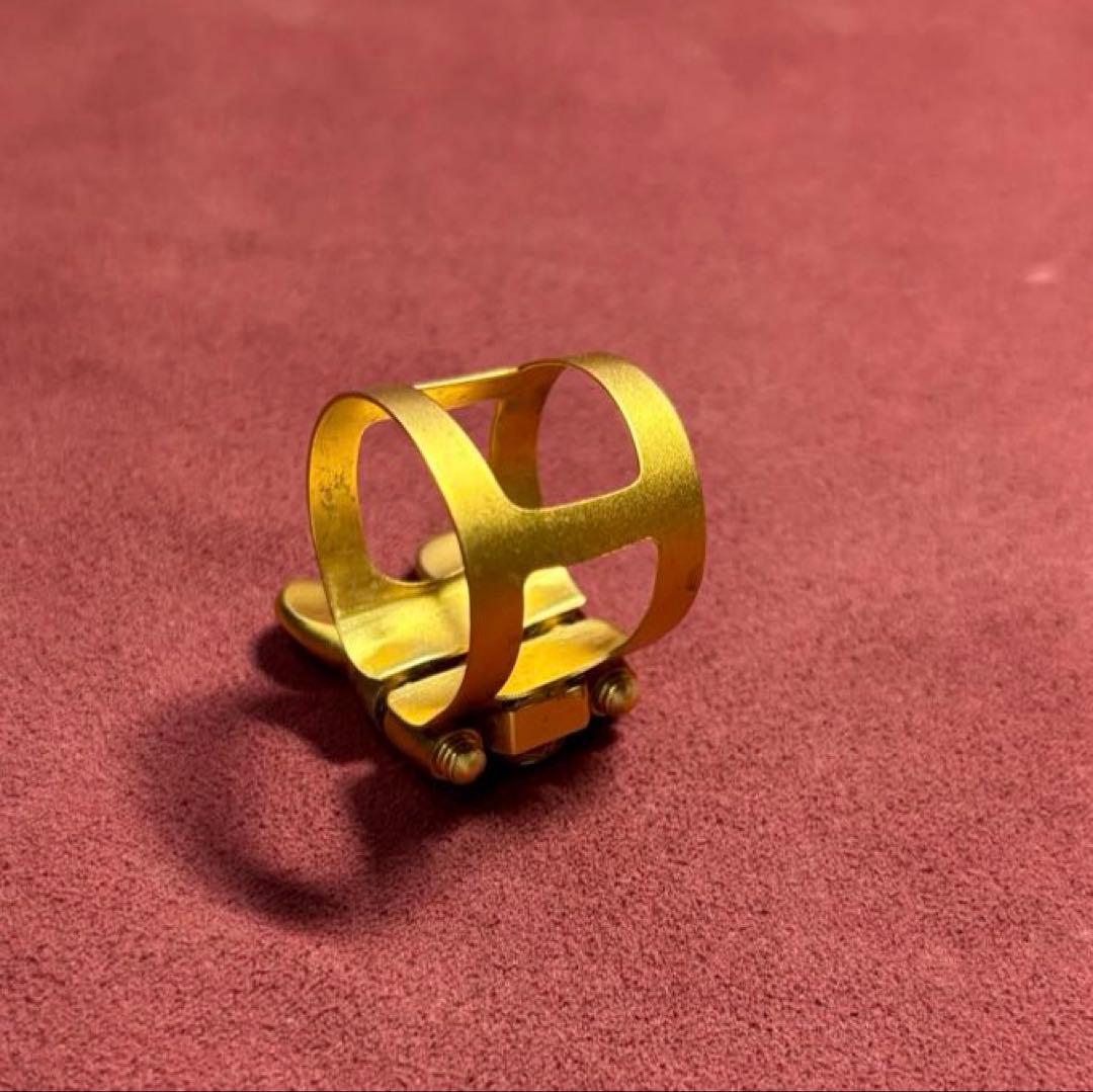 ブルズアイ　ソプラノサックス用リガチャー　サテン仕上げ　順締め