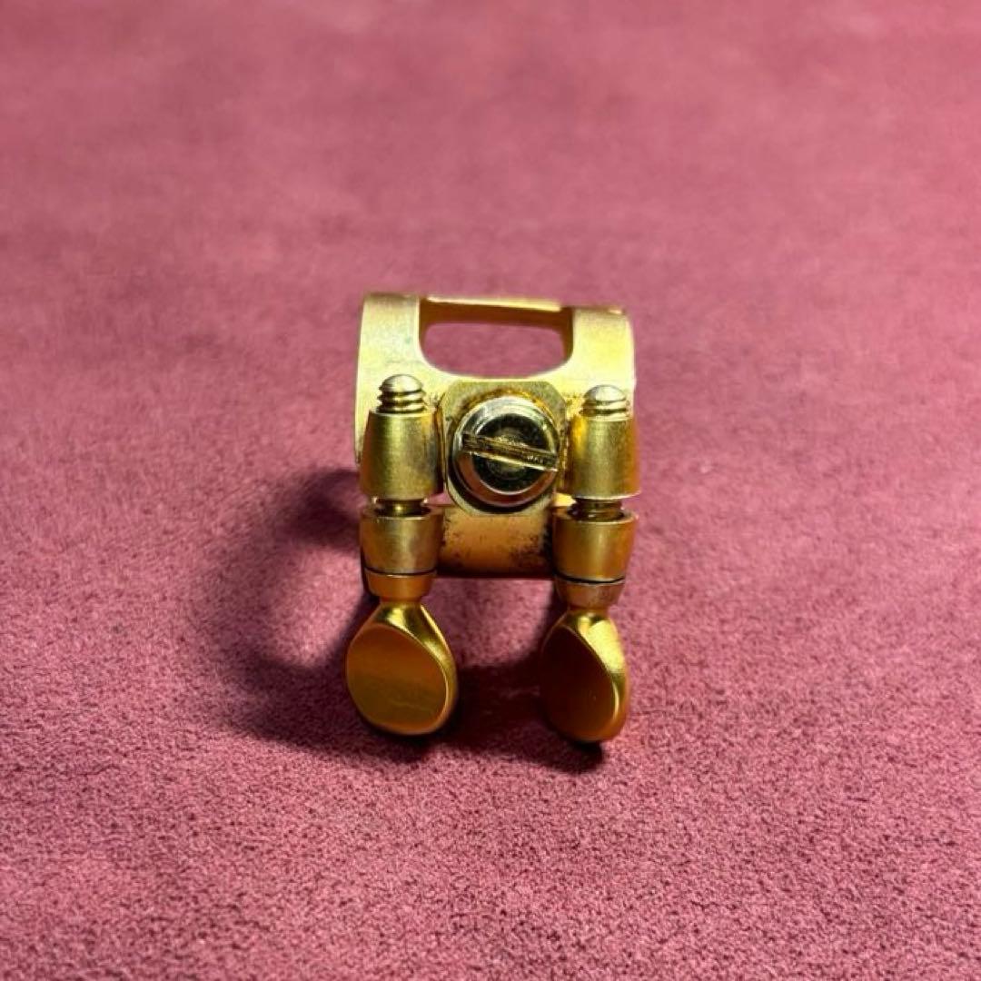 ブルズアイ　ソプラノサックス用リガチャー　サテン仕上げ　順締め