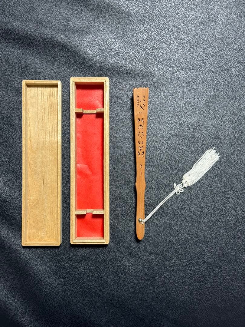扇子　20.6cm 白檀　透かし彫り　繊細　細工　工芸　着物　和装