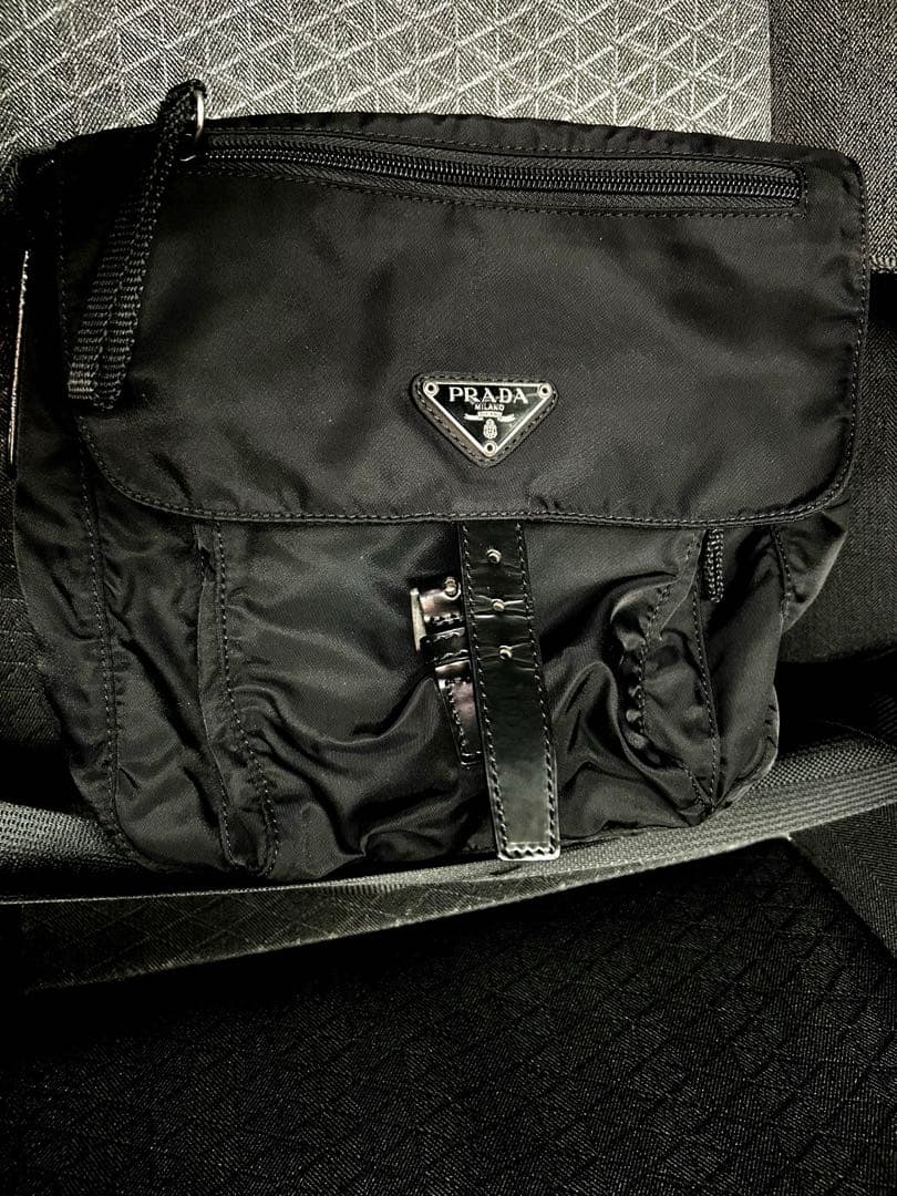 PRADA ブラックナイロンショルダーバッグ【美品】