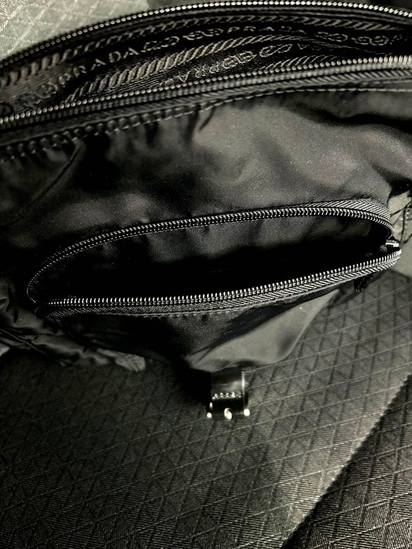 PRADA ブラックナイロンショルダーバッグ【美品】