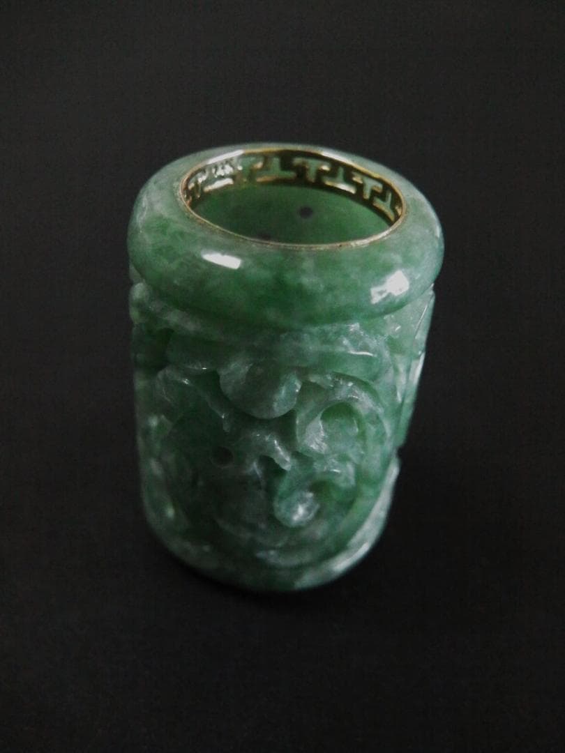 本翡翠　透かし彫り　ペンダントトップ　樽型　バレル