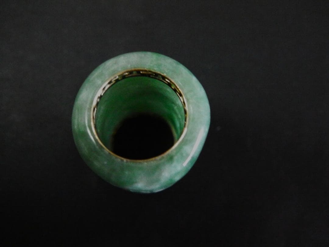 本翡翠　透かし彫り　ペンダントトップ　樽型　バレル