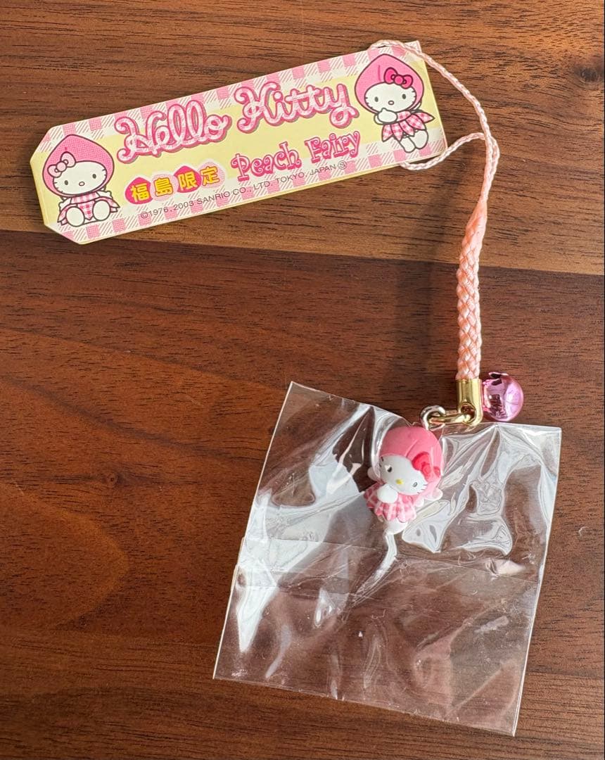 美品♡ご当地キティ根付け、キーホルダー、ピンズ　60個まとめ売り＋りんごキティ缶