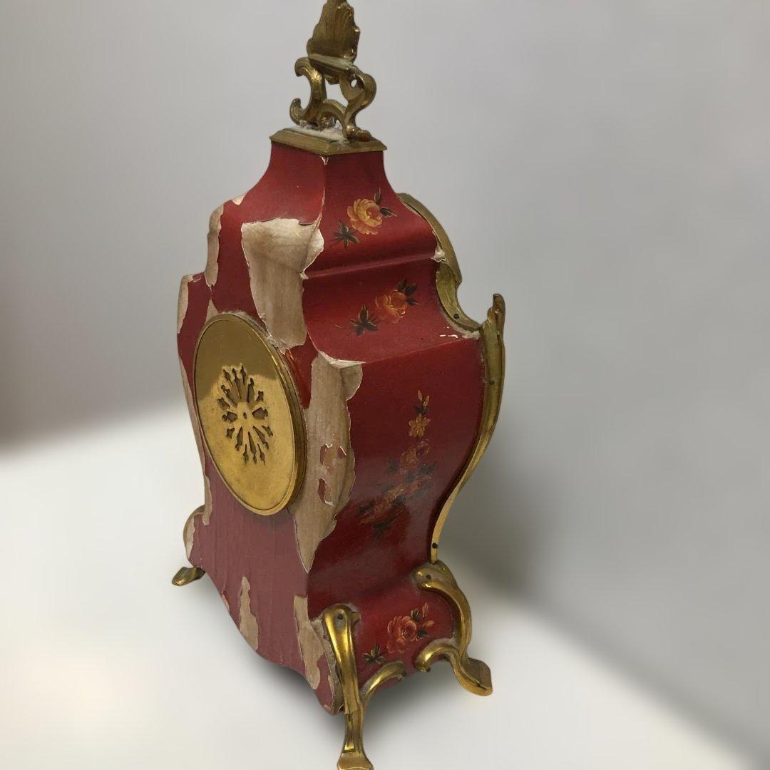 送料無料 アンティーク風 置時計 手巻き式 花模様 ゴールド装飾 251104