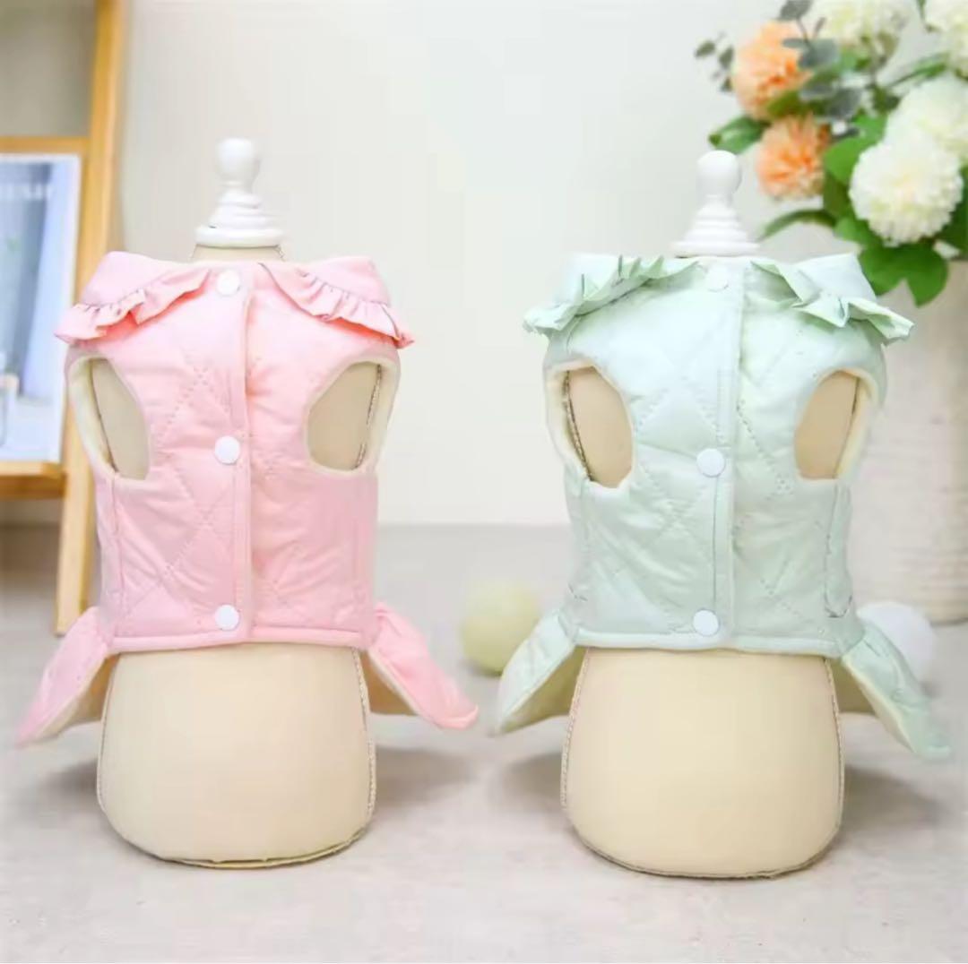 【新品】花模様キルティングふわふわコート　《ピンクM 》お腹ボタン　犬服　防寒