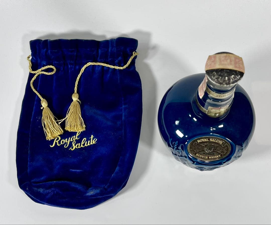 香心様ご検討中　【古酒】ロイヤルサルート21年 青 陶器ボトル【未開栓】
