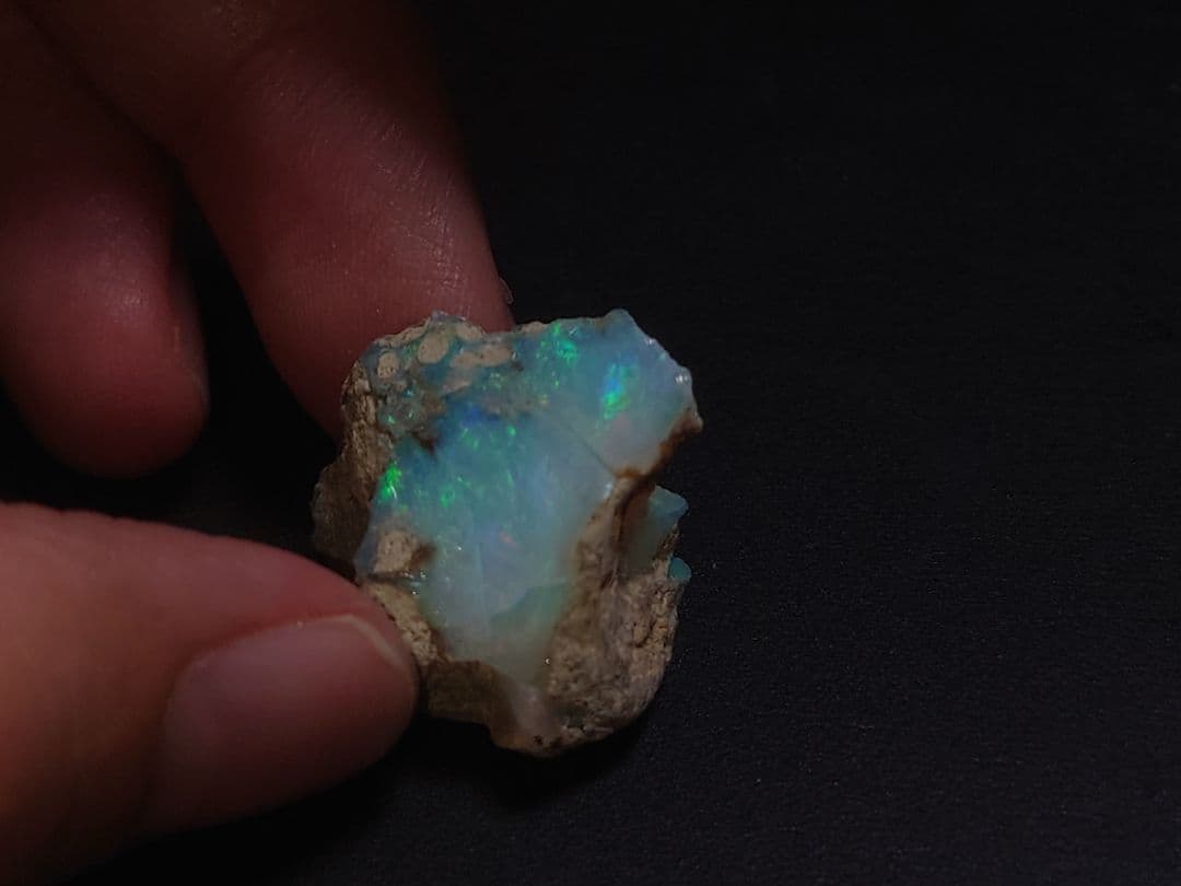 エチオピアウェロ産オパール　ジュエリー　グレード　プレシャス　遊色　鉱物標本