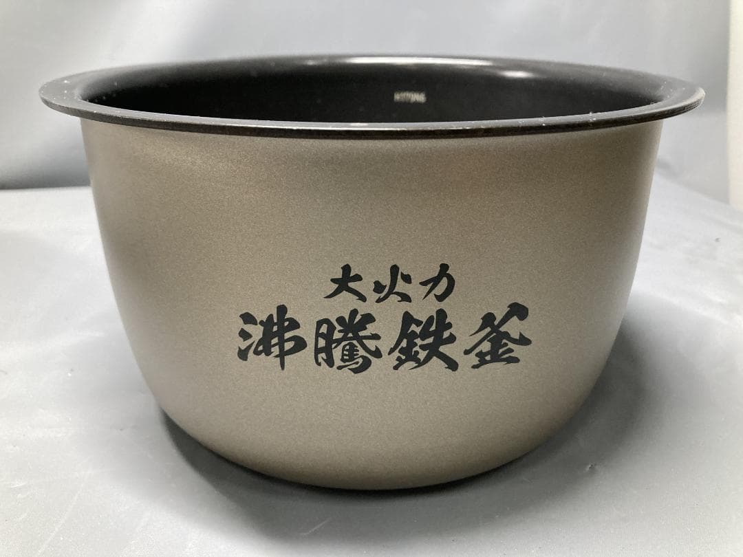 沸騰鉄釜 ふっくら御膳 RZ-V100GM(W)[フロストホワイト