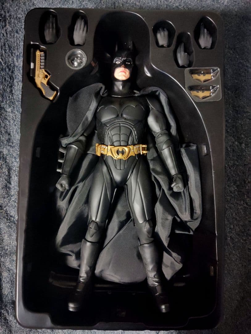 2006.HOTTOYS/MMS13“BATMAN BEGINS”