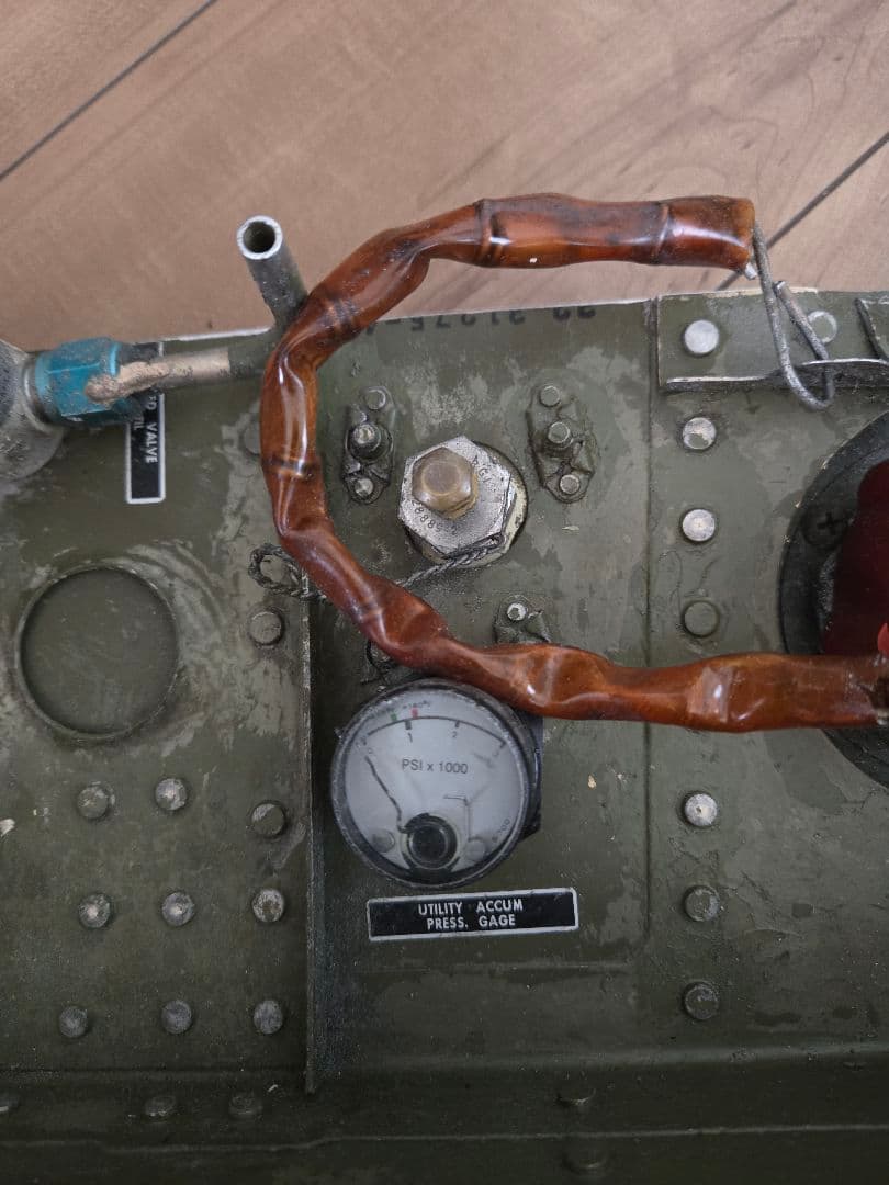 実物　F-4EJ　 最終値下げ　油圧機器室ドア　ジャンク