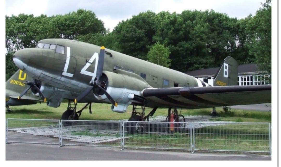 米陸軍 輸送機 C-47 スカイトレイン DC-3 タグ キーホルダー 実機