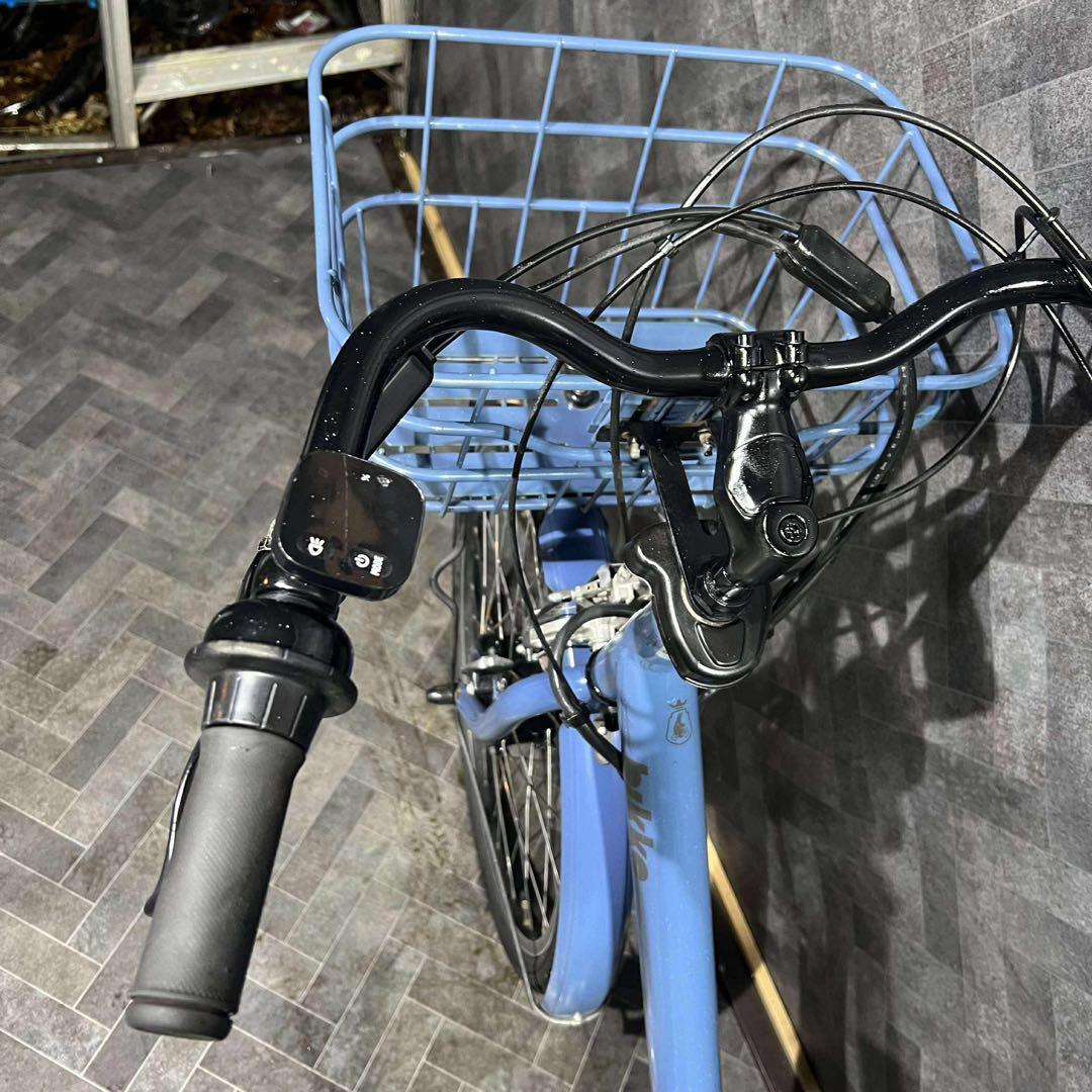 青い電動アシスト自転車 チャイルドシート付き