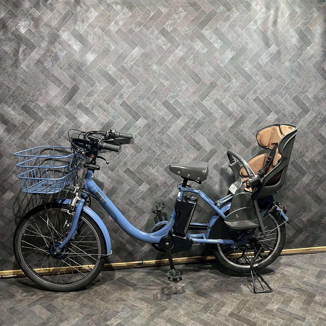 青い電動アシスト自転車 チャイルドシート付き