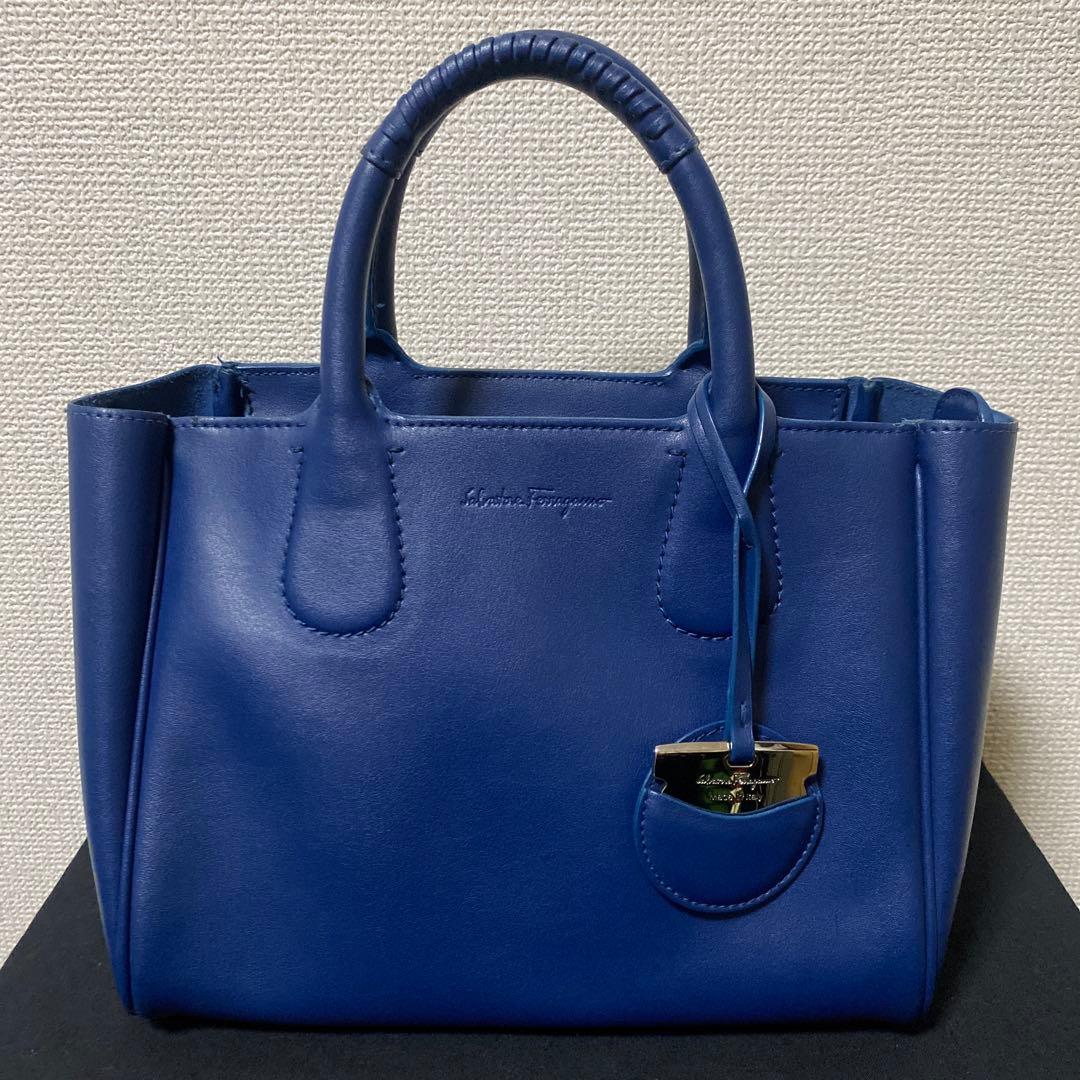 サルヴァトーレフェラガモ ノリータ ハンドバッグ ネイビー