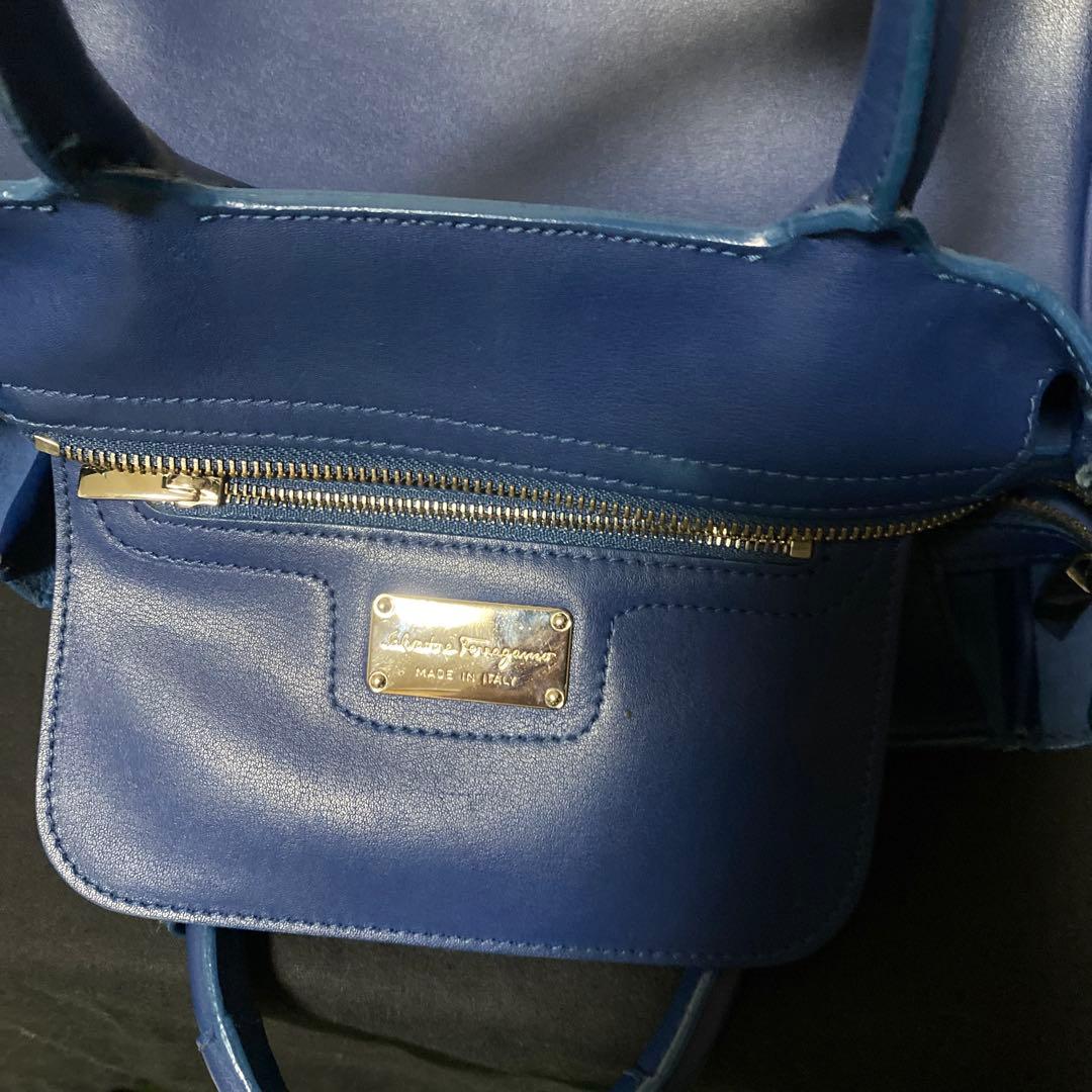 サルヴァトーレフェラガモ ノリータ ハンドバッグ ネイビー