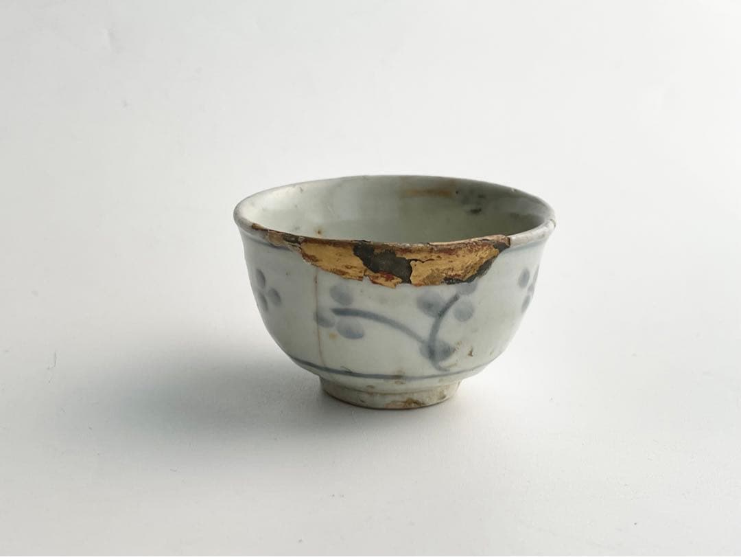 骨董　アンティーク　初期伊万里　染付　薺文　盃　酒器　酒盃　杯　金継ぎ　金繕い