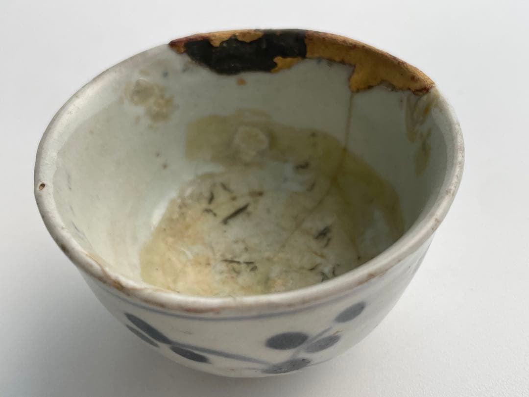 骨董　アンティーク　初期伊万里　染付　薺文　盃　酒器　酒盃　杯　金継ぎ　金繕い