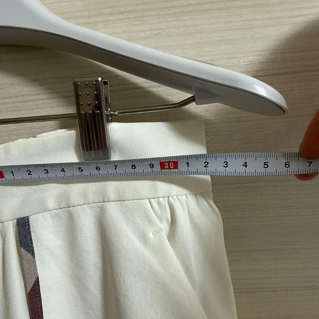 新品ブルーレーベル　ホワイト ガウチョパンツ ポケット付き