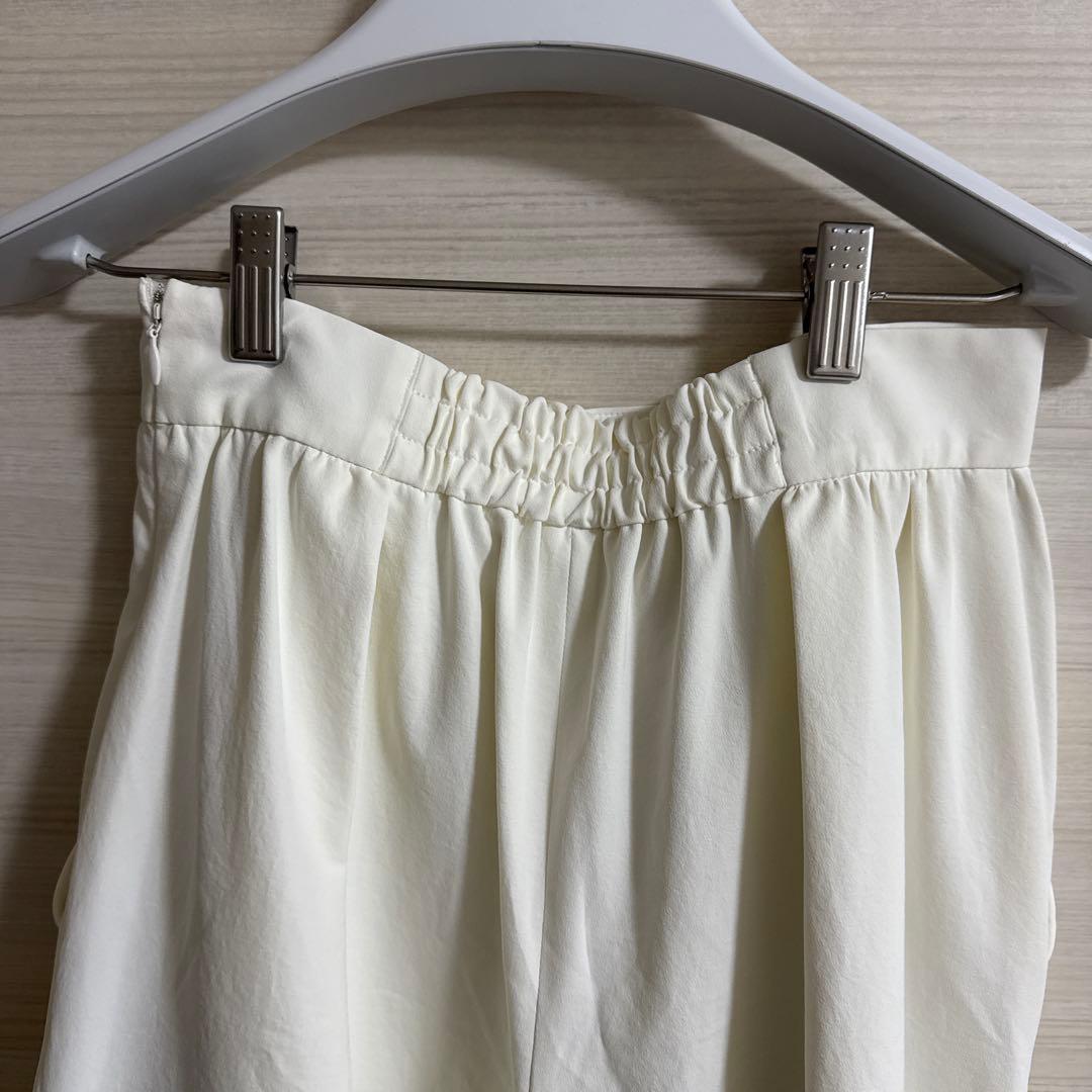 新品ブルーレーベル　ホワイト ガウチョパンツ ポケット付き