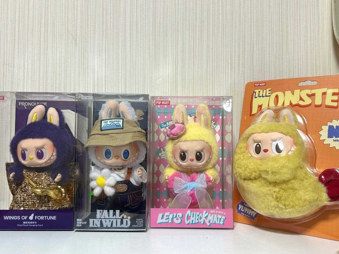 POPMARTラブブ ぬいぐるみ&イヤホンケース4個セット