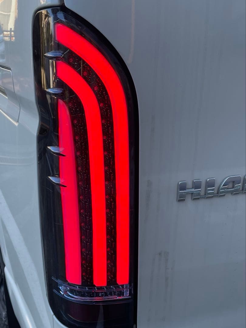 中古品トヨタ・ハイエース200系 LED TAIL LAMP 左右セット