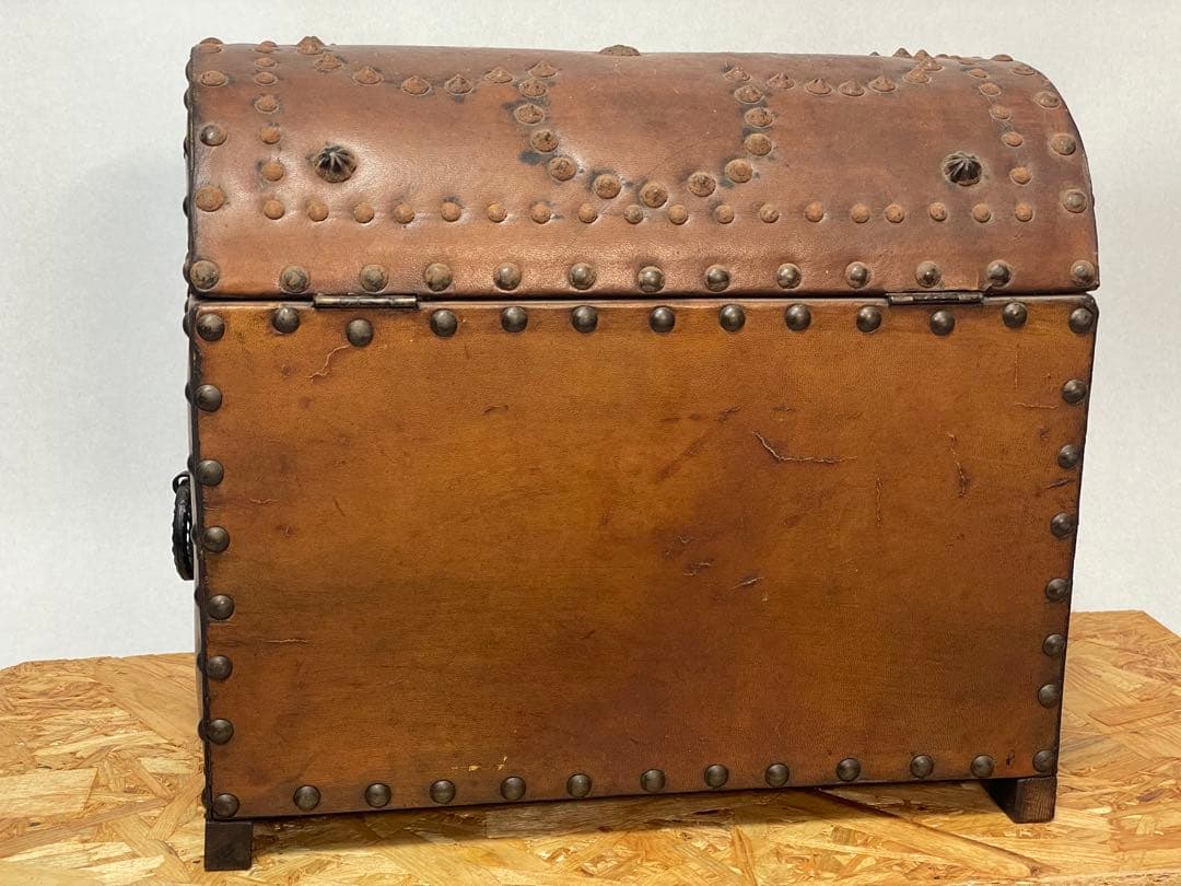 スペイン製、アンティーク宝箱　「難あり」