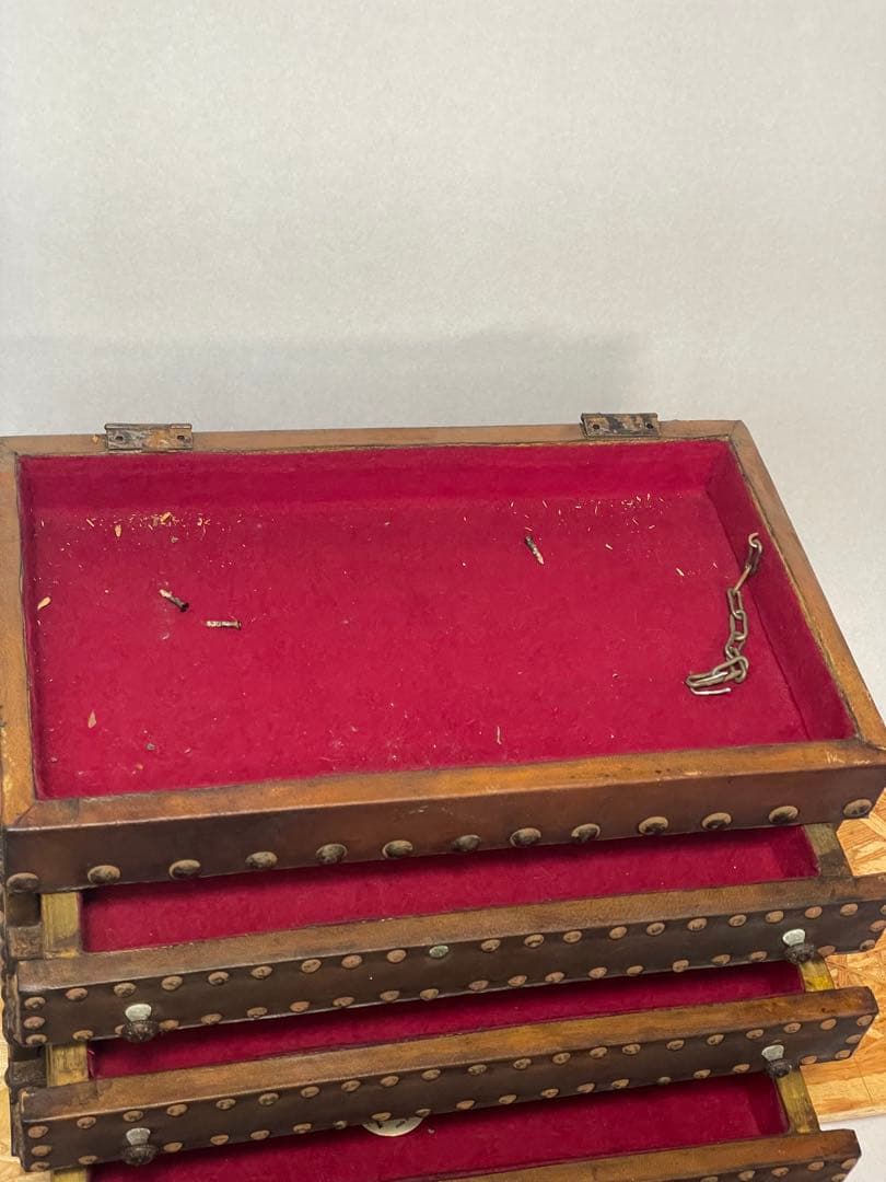 スペイン製、アンティーク宝箱　「難あり」