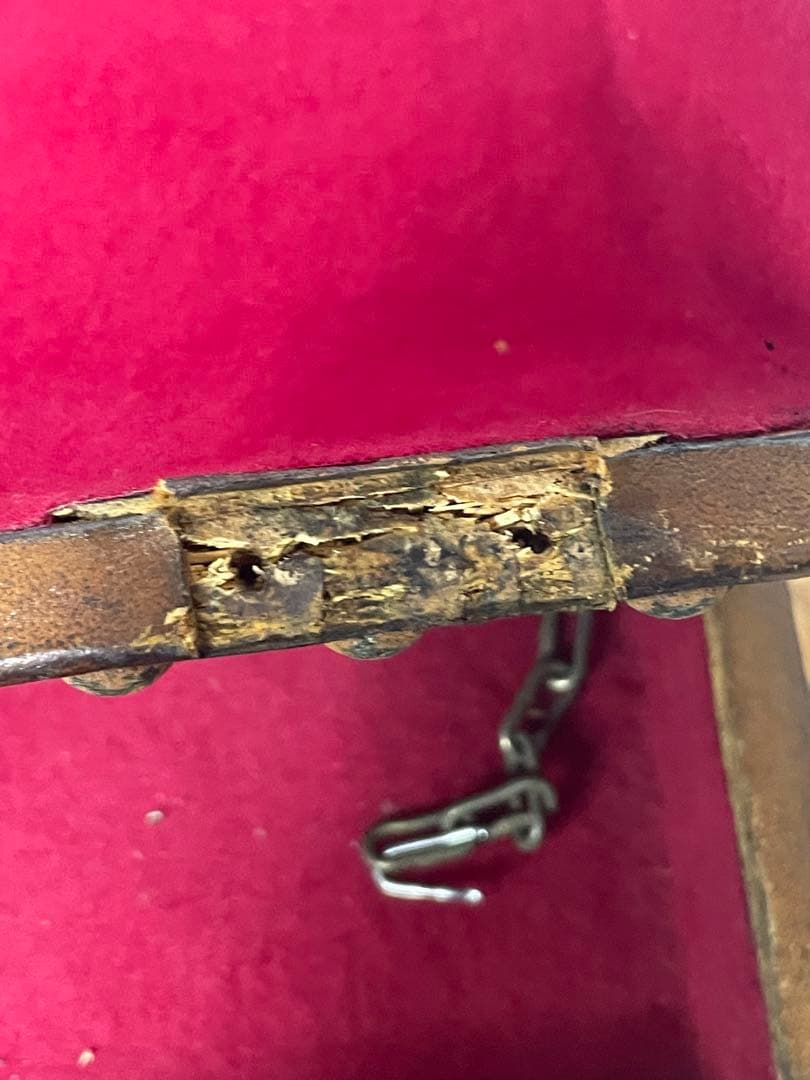 スペイン製、アンティーク宝箱　「難あり」