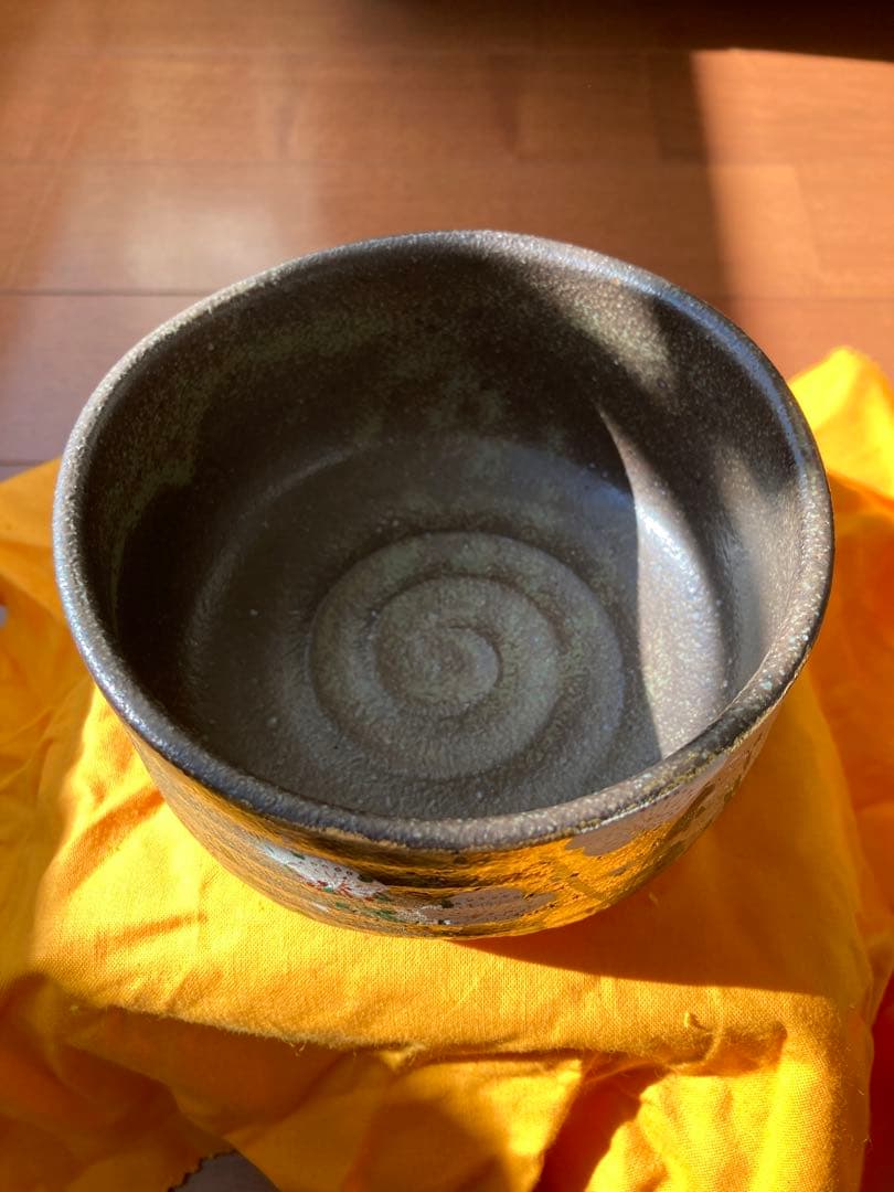 九谷焼　金箔梅抹茶碗 光陽窯　山田登陽志作　木箱付き