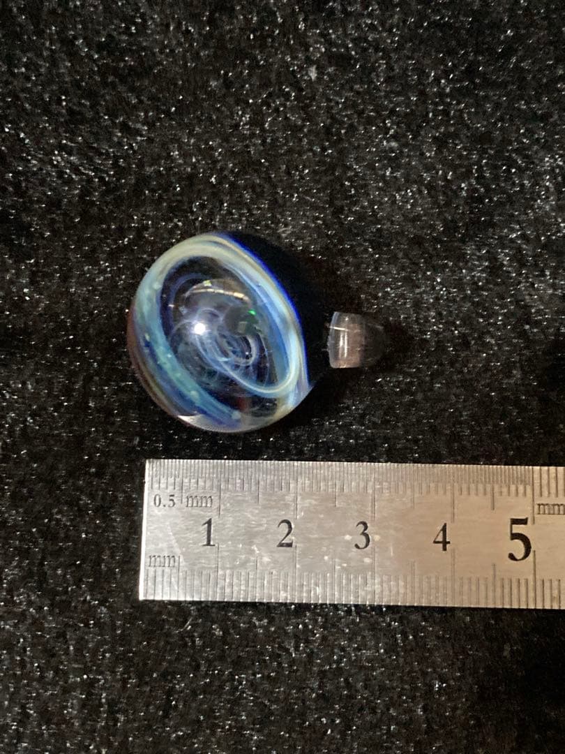 凄く綺麗なグリーンのオパールの入った宇宙ガラス。