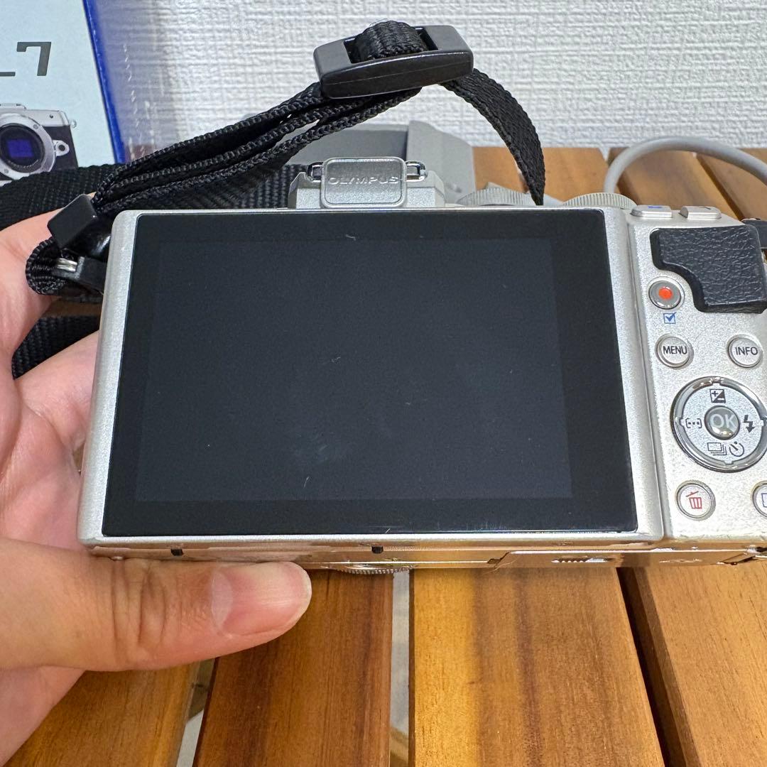 【美品】OLYMPUS PEN Lite E-PL7 ミラーレスカメラセット
