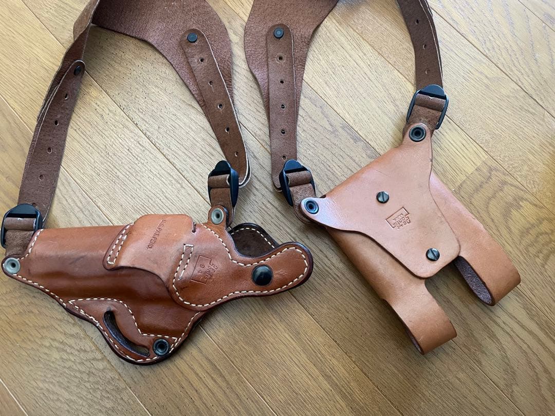 Desantisダイハード型ホルスター 1911ガバメント