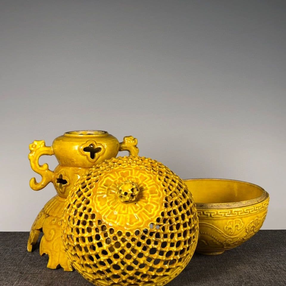 景徳鎮 陶磁器 帝王黄釉透かし彫り香炉 香道具 茶道具 装飾品 工芸品 置物